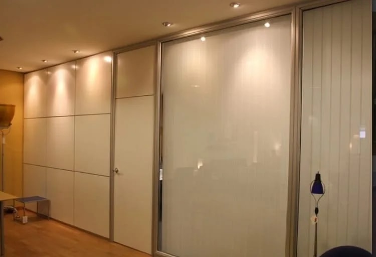 Flexibilidad en espacios gracias a las mamparas de oficinas